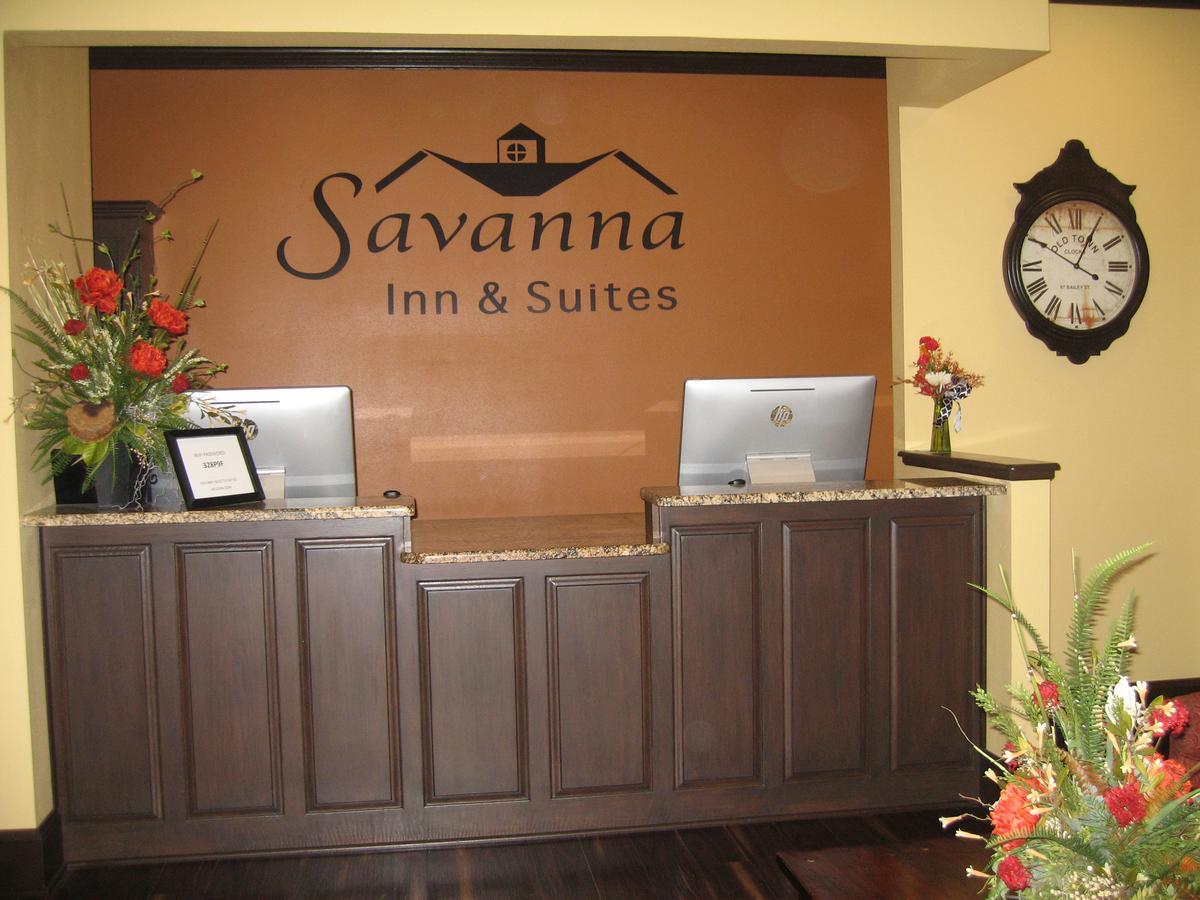 Savanna Inn & Suites Buitenkant foto