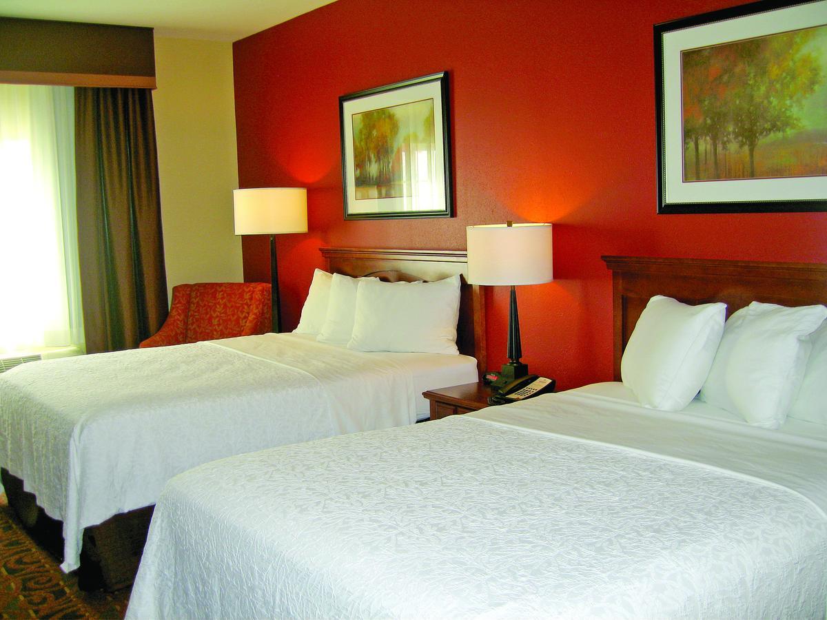 Savanna Inn & Suites Buitenkant foto